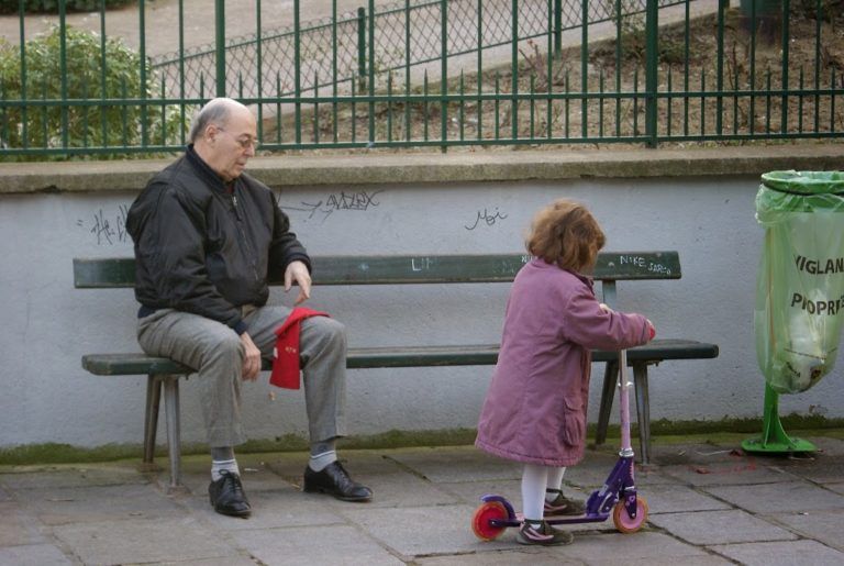 abuelo nieta parque