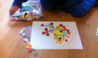Mandalas con botones y piedras. 1 mandala botons 1