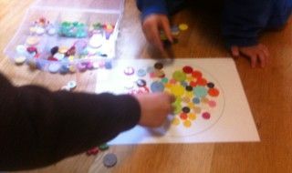 Mandalas con botones y piedras. 2 mandala botons 2