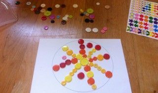 Mandalas con botones y piedras. 4 mandala botons 3