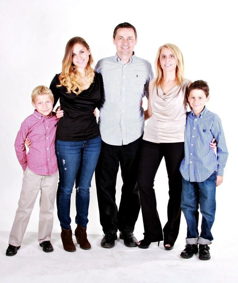 family 557122 1280