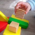 desarrollo de la psocomotircidad fina, juguetes educativos, enhebrar, ensartar, niños