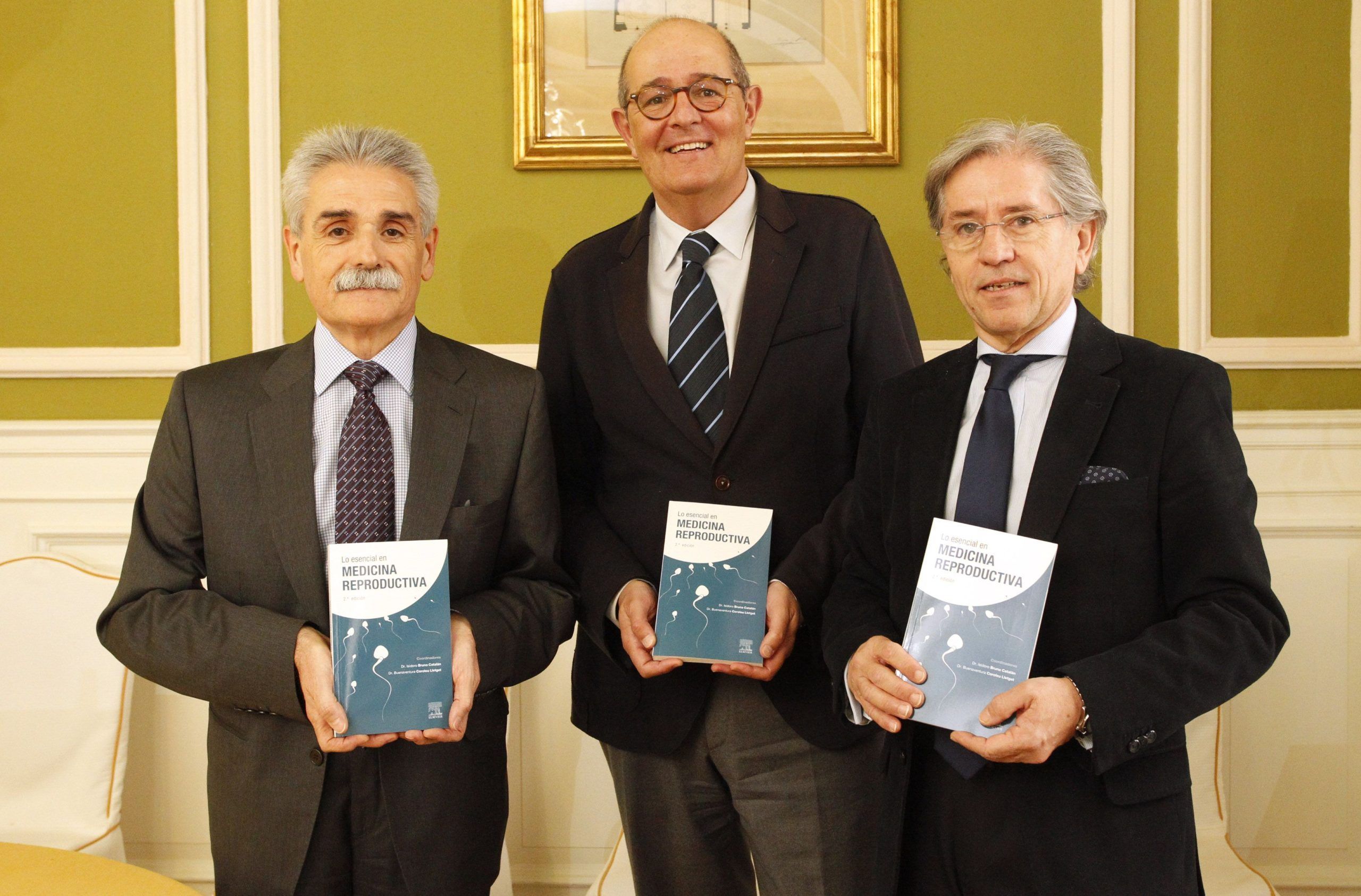 Dr. Coroleu, Dr. Aguilera y Dr. Bruna presentación Lo esencial en medicina reproductiva (27-4-16)