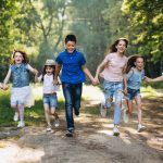 jugar al aire libre