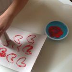 corazones con papel higiénico