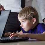 niños adictos a las pantallas