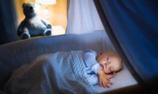Mi bebé se agita y patalea mientras duerme ¿Tiene pesadillas? 1 dejar solo al bebé 2